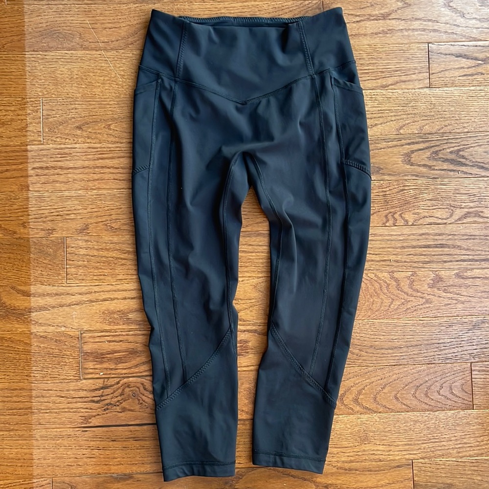Lululemon - all the right places crop - first release - size 10